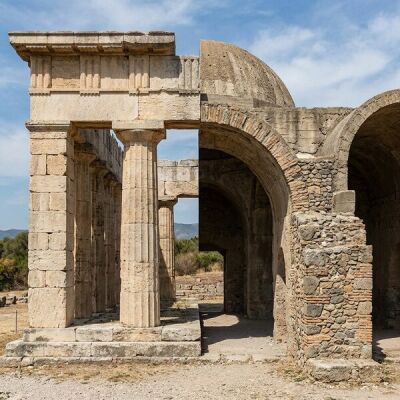 Romani e Greci: Le differenze più importanti nell’architettura - Romani vs. Greci: Architettura a confronto