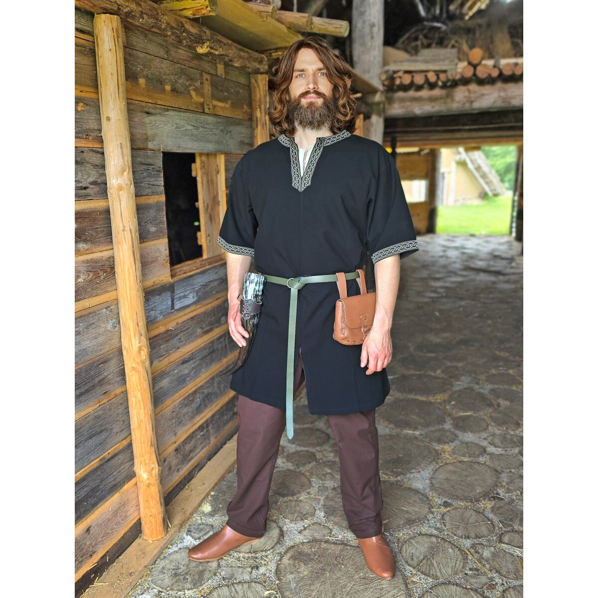 Classic Viking tunic black "Arvid" with knot...