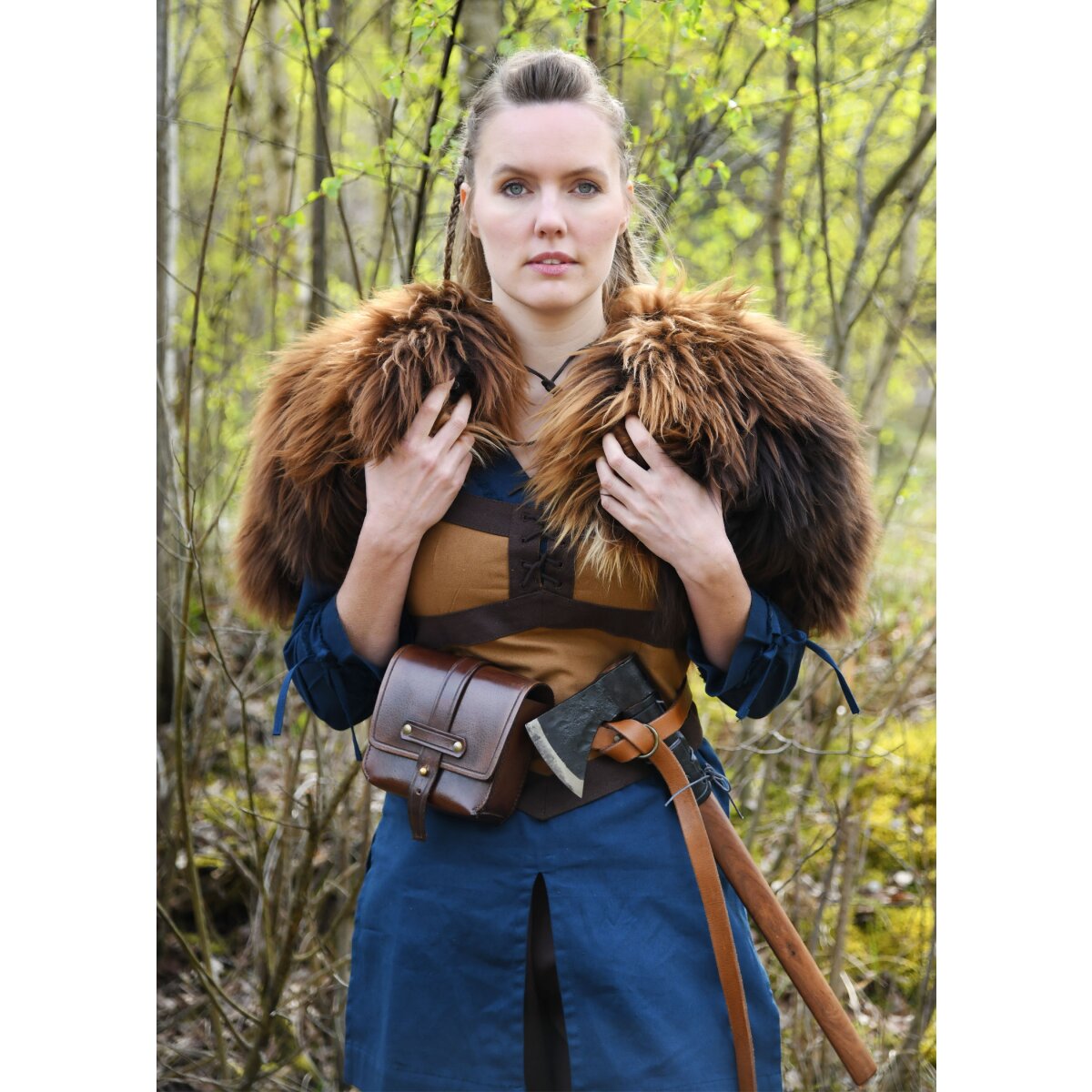 Shoulder fur made from Nordland sheepskin, rust brown