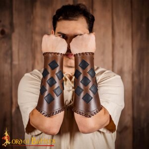 Bracers o scaldabraccia in pelle per il Larp