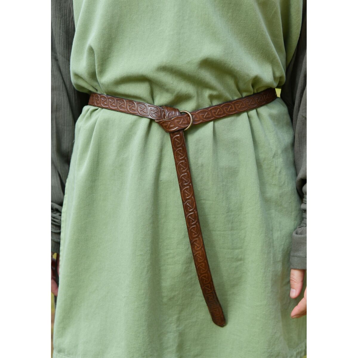 Cintura medievale in pelle, stretta, con box